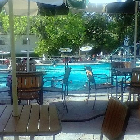Hotel Balneario Tzindejeh Tasquillo エクステリア 写真