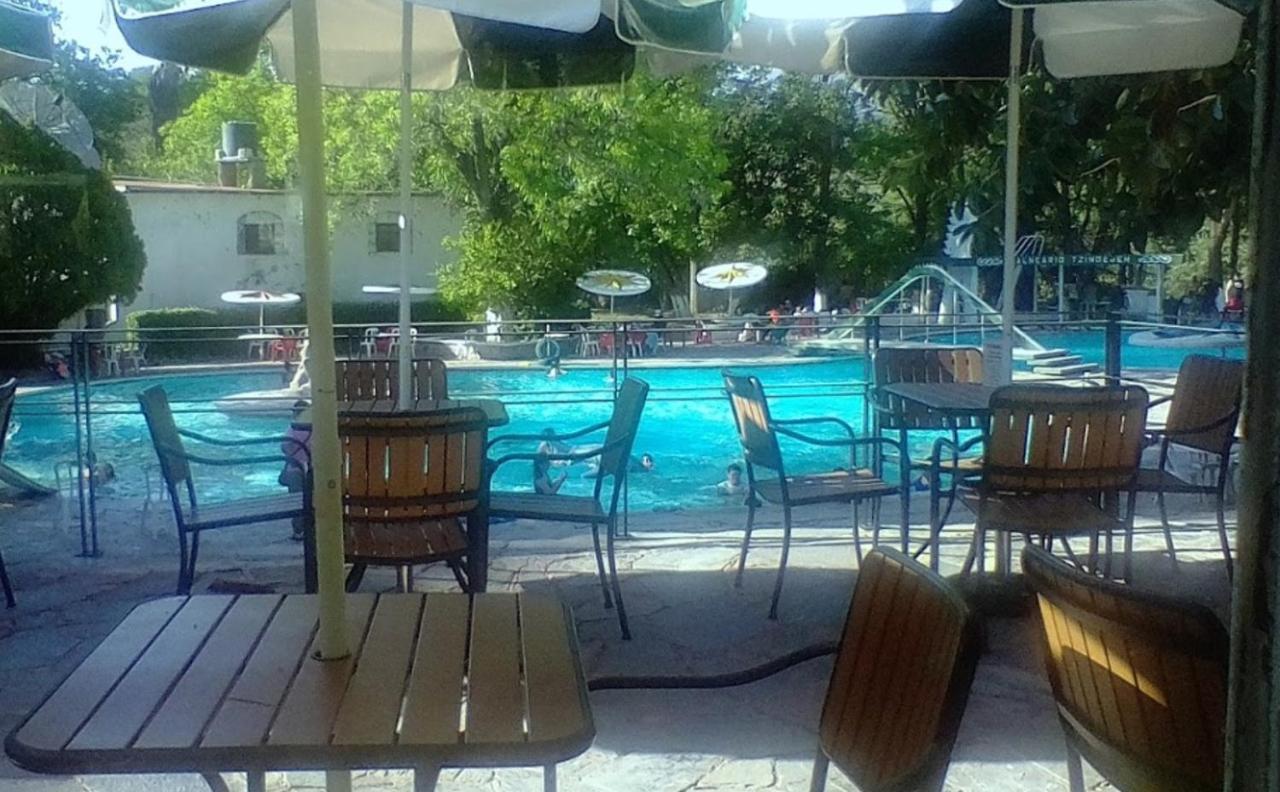 Hotel Balneario Tzindejeh Tasquillo エクステリア 写真