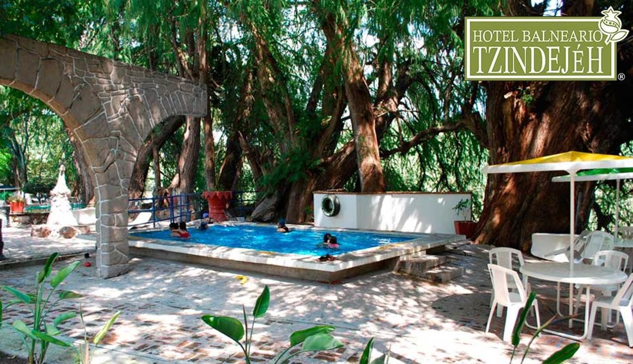 Hotel Balneario Tzindejeh Tasquillo エクステリア 写真