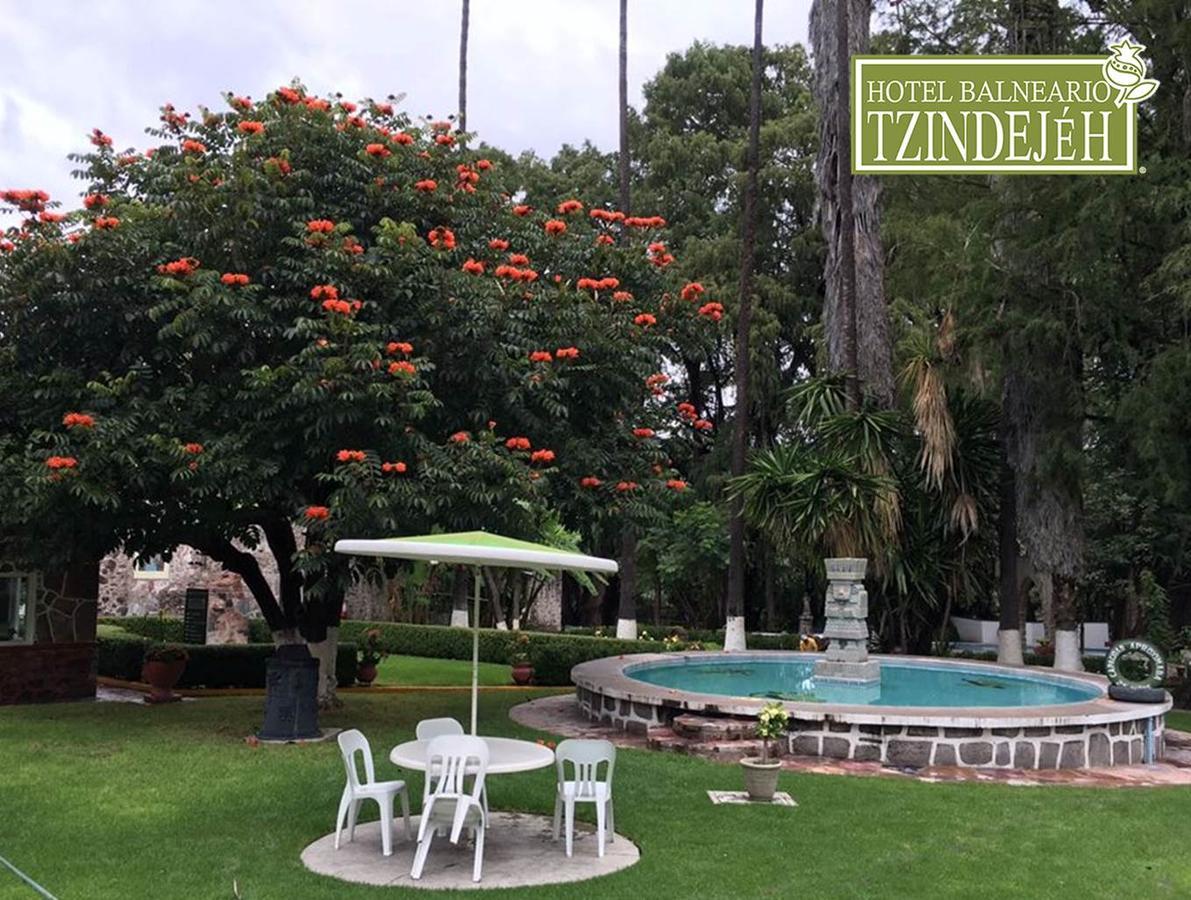 Hotel Balneario Tzindejeh Tasquillo エクステリア 写真