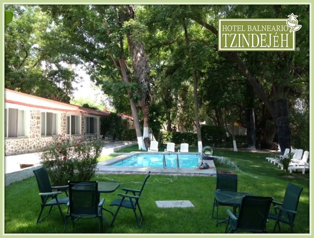 Hotel Balneario Tzindejeh Tasquillo エクステリア 写真