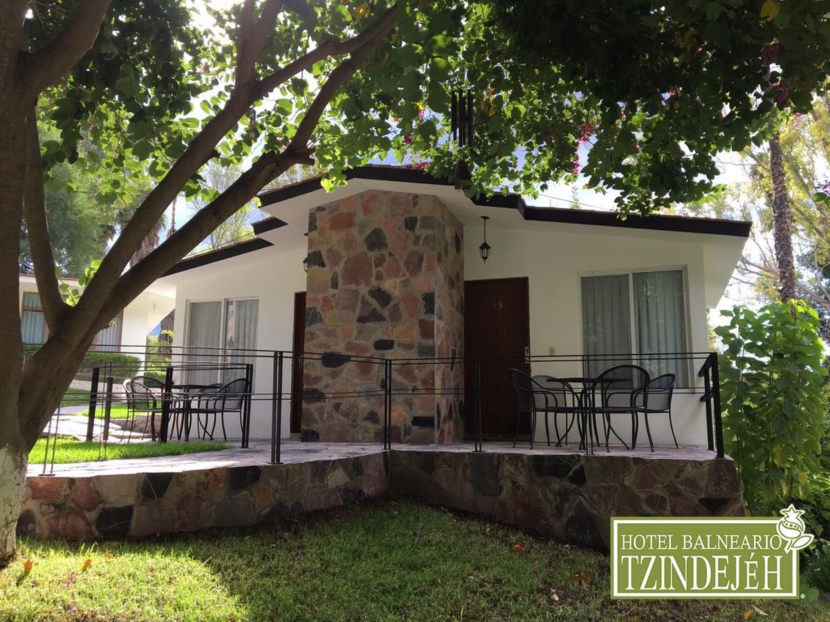 Hotel Balneario Tzindejeh Tasquillo エクステリア 写真