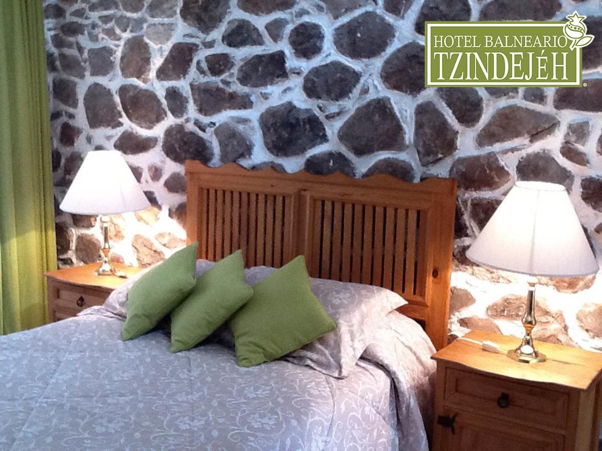 Hotel Balneario Tzindejeh Tasquillo エクステリア 写真