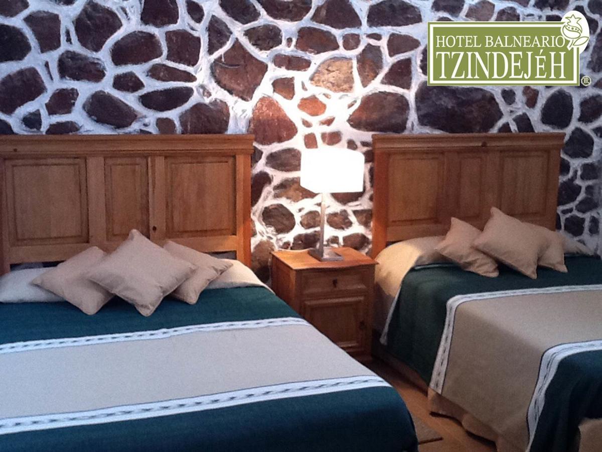 Hotel Balneario Tzindejeh Tasquillo エクステリア 写真