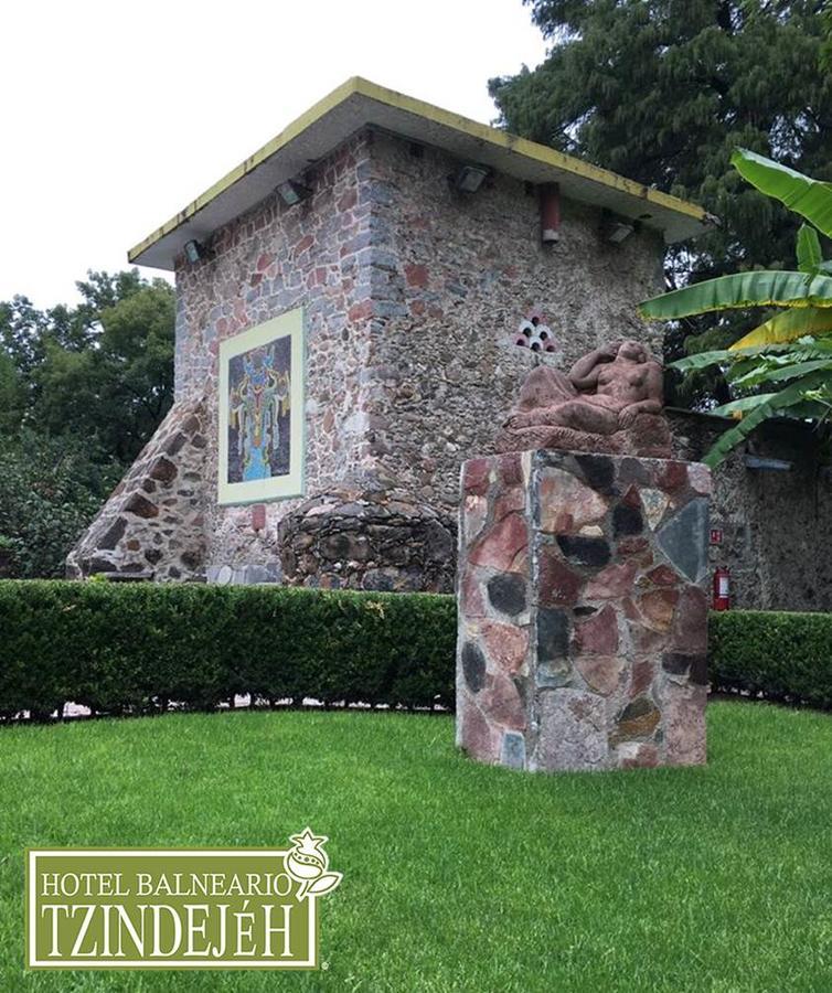 Hotel Balneario Tzindejeh Tasquillo エクステリア 写真