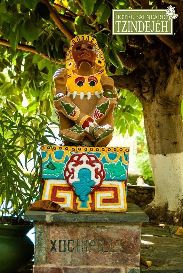 Hotel Balneario Tzindejeh Tasquillo エクステリア 写真
