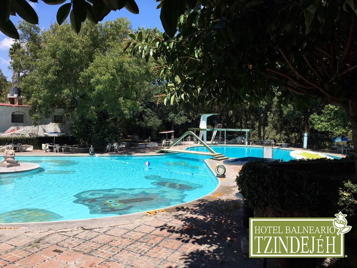 Hotel Balneario Tzindejeh Tasquillo エクステリア 写真