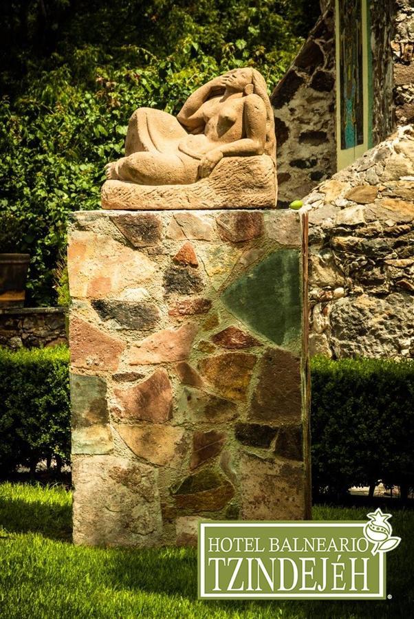 Hotel Balneario Tzindejeh Tasquillo エクステリア 写真