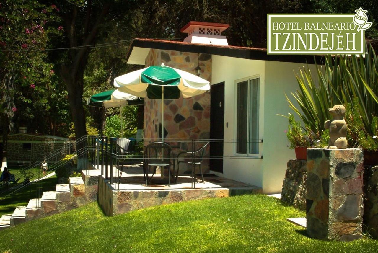 Hotel Balneario Tzindejeh Tasquillo エクステリア 写真