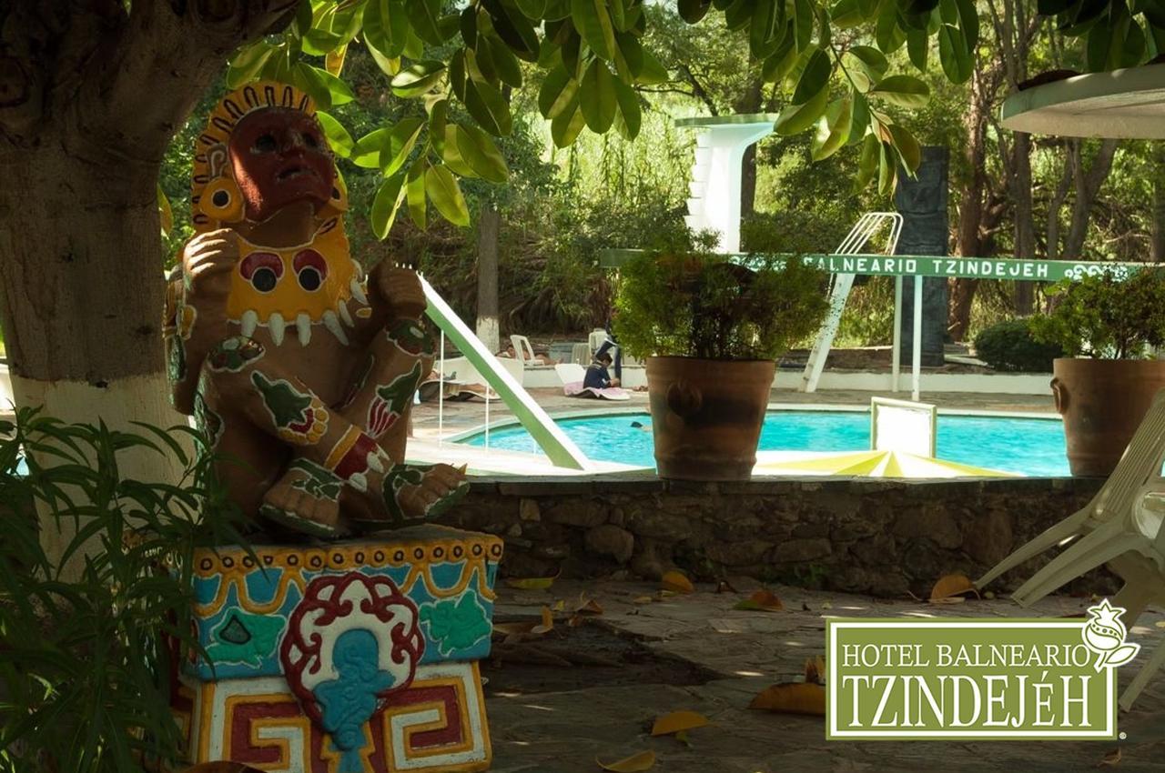 Hotel Balneario Tzindejeh Tasquillo エクステリア 写真